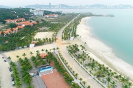 Đảo Tuần Châu - nơi thi đấu các môn bóng ném, bóng chuyền bãi biển và ba môn phối hợp bơi, chạy, xe đạp. (Ảnh: Thanh Vân/TTXVN)