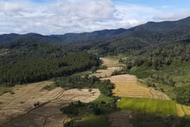 Phong cảnh đẹp như tranh vẽ, núi non trùng điệp nhìn từ trên cao tại khu dự trữ sinh quyển Cao nguyên Kon Hà Nừng. (Ảnh: Hồng Điệp/TTXVN)