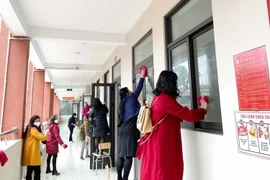 Hình ảnh các trường học ở Hà Nội khử khuẩn để đón học sinh đi học lại 