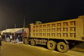 Hiện trường vụ tai nạn tại tỉnh Thanh Hóa vào tối 12/1. (Ảnh: TXVN phát)