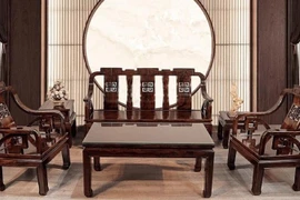 Bàn, ghế nhập khẩu gây thiệt hại cho ngành sản xuất trong nước. (Nguồn: vneconomy.vn)