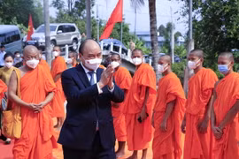 [Photo] Chủ tịch nước thăm Học viện Phật giáo Nam tông Khmer 