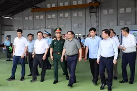 Thủ tướng Phạm Minh Chính tại buổi kiểm tra, khảo sát dự án nhà ga T3 Cảng hàng không quốc tế Tân Sơn Nhất. (Ảnh: Dương Giang/TTXVN)