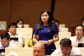 Đại biểu Quốc hội tỉnh Vĩnh Phúc Thái Quỳnh Mai Dung phát biểu ý kiến. (Ảnh: An Đăng/TTXVN)