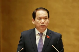 Chủ nhiệm Ủy ban Pháp luật của Quốc hội Hoàng Thanh Tùng trình bày Báo cáo giải trình, tiếp thu, chỉnh lý dự thảo Luật sửa đổi, bổ sung một số điều của Luật Sở hữu trí tuệ. (Ảnh: Phương Hoa/TTXVN)