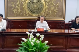 Bí thư Tỉnh ủy, Chủ tịch HĐND tỉnh Lữ Văn Hùng (giữa) làm Ban Chỉ đạo Phòng, chống tham nhũng, tiêu cực tỉnh Bạc Liêu. (Ảnh: Tuấn Kiệt/TTXVN)