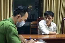 Đối tượng Nguyễn Anh Tiến tại cơ quan Công an. (Ảnh: TTXVN phát)