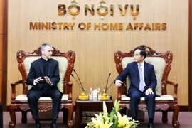 Thứ trưởng Vũ Chiến Thắng tiếp Thứ trưởng Ngoại giao Tòa thánh Vatican