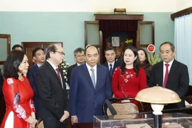 Chủ tịch nước dâng hương tưởng niệm Chủ tịch Hồ Chí Minh