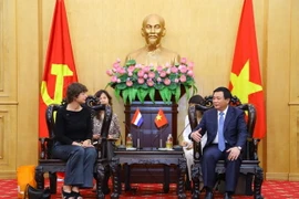 Giám đốc Học viện Chính trị quốc gia Hồ Chí Minh Nguyễn Xuân Thắng tiếp Đại sứ Hà Lan tại Việt Nam Elsbeth Akkerman. (Ảnh: Văn Điệp/TTXVN)