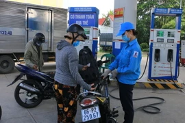 Một cửa hàng bán lẻ xăng dầu. (Ảnh: Nhựt An/TTXVN)