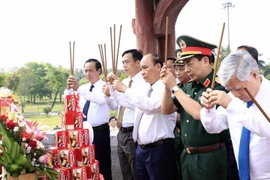 Hình ảnh hoạt động của Chủ tịch nước Nguyễn Xuân Phúc tại Quảng Trị