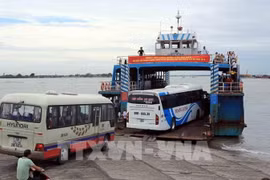 Phà Gót, một trong những tuyến giao thông đường thủy huyết mạch phục vụ khách tham quan đến đảo Cát Bà. (Ảnh: An Đăng/TTXVN)