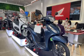  Honda Vision đang được giảm giá mạnh, đây là một thông tin đáng mừng cho khách hàng quan tâm đến mẫu xe này. (Ảnh: PV/Vietnam+)