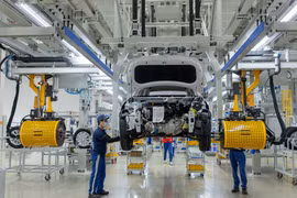 Lượng xe lắp ráp trong nước và nhập khẩu mới trong tháng 2/2024 giảm mạnh 23,3% so với tháng liền trước. (Ảnh minh hoạ: PV/Vietnam+)