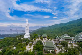 Chiêm ngưỡng ngôi chùa Linh Ứng tuyệt đẹp nằm trên bán đảo Sơn Trà