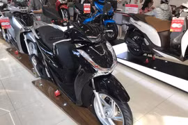 Mẫu xe máy cao cấp của SH đang có giá giảm khá lớn so với cùng kỳ năm ngoái. (Ảnh: M.H/Vietnam+)