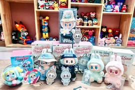 Labubu - đồ chơi hình quái vật ngộ nghĩnh gây sốt giới trẻ có giá hàng triệu đồng. (Ảnh: PV/Vietnam+)