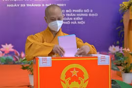 Thượng tọa Thích Thanh Điện, Phó Tổng Thư ký kiêm Chánh văn phòng 1 Trung ương Giáo hội Phật giáo Việt Nam cho rằng dù ông là người tu hành nhưng vẫn là một công dân nên việc đi bầu cử chính là quyền lợi và trách nhiệm đối với xã hội, với đất nước. (Ảnh: 
