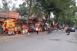[Photo] Không khí mua sắm của người dân Thủ đô trong ngày Valentine