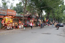 [Photo] Không khí mua sắm của người dân Thủ đô trong ngày Valentine
