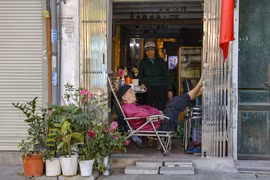 Những khoảnh khắc yên bình của phố phường Hà Nội chiều 30 Tết