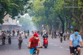 [Video] Người dân phấn khởi ra phố tập thể dục sau nới lỏng giãn cách
