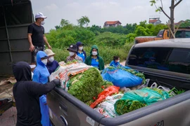 Bắc Giang gửi hàng chục tấn nhu yếu phẩm đến người dân Thủ đô