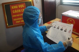 Cận cảnh 'hòm phiếu đặc biệt' tại khu cách ly tập trung quận Hoàn Kiếm