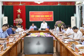Phó Bí thư Tỉnh ủy, Chủ tịch UBND tỉnh Bùi Văn Khánh phát biểu kết luận tại buổi làm việc. (Nguồn: Báo Hòa Bình)