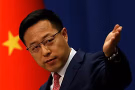 Người phát ngôn Bộ ngoại giao Trung Quốc Triệu Lập Kiên trong một cuộc họp báo tại thủ đô Bắc Kinh. (Ảnh: IRNA/TTXVN)