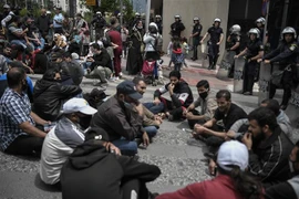 Người di cư tại Athens, Hy Lạp. (Ảnh: AFP/TTXVN)