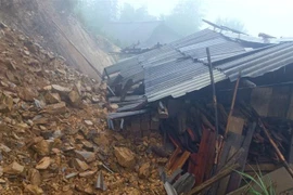 Mưa lớn làm sạt lở đất vào nhà một hộ dân ở thôn Suối Giao, xã Xà Hồ, huyện Trạm Tấu (tỉnh Yên Bái). (Ảnh: Đức Tưởng/TTXVN)