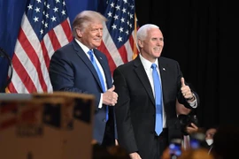 Tổng thống Mỹ Donald Trump (trái) và Phó Tổng thống Mike Pence tại Đại hội toàn quốc của đảng Cộng hòa ở thành phố Charlotte, bang Bắc Carolina. (Ảnh: AFP/TTXVN)