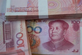Đồng 100 nhân dân tệ của Trung Quốc. (Ảnh: AFP/TTXVN)