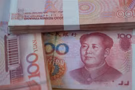 Đồng 100 nhân dân tệ của Trung Quốc. (Ảnh: AFP/TTXVN)