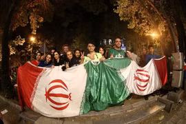 Người dân Iran ăn mừng thỏa thuận hạt nhân lịch sử. (Nguồn: AFP)