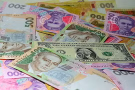 Đồng hryvnia của Ukraine tiếp tục trên đà trượt giá mạnh
