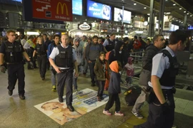 Quang cảnh nhà ga Munich, nơi số lượng người tị nạn đổ về trong những ngày qua đã trở nên quá tải, ngày 12/9. (Nguồn: AFP/TTXVN)