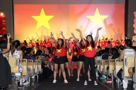 Màn biểu diễn ấn tượng khai mạc Đêm Gala. (Ảnh: Mạnh Hùng/TTXVN)