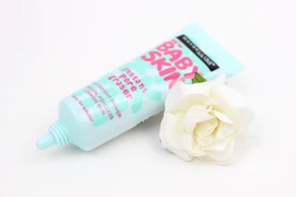 Kem lót Maybelline - Baby Skin Instant Pore Eraser (7USD): Do có kết cấu đặc, dính nên đây là loại kem lót thích hợp dùng để thoa lên những vùng da nhỏ. Kem có khả năng làm mờ lỗ chân lông một cách rõ rệt, làm da nhìn mịn hơn. 