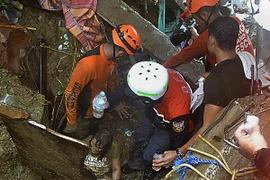 Australia tặng Philippines tàu đổ bộ quân sự nhằm cứu trợ thiên tai