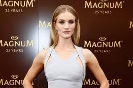 13 kiểu trang phục ưa thích của Rosie Huntington-Whiteley