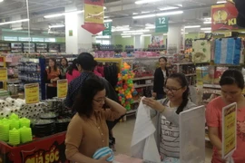 Hệ thống siêu thị, Co.op mart vừa được xây dựng tại thành phố Huế giúp cho việc mua sắm của người dân hết sức thuận lợi. (Ảnh: Quốc Việt/TTXVN)