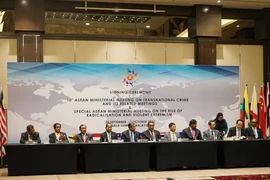 Bộ trưởng Trần Đại Quang (thứ hai từ phải) tại lễ ký Tuyên bố Kuala Lumpur về phòng chống tội phạm xuyên quốc gia. (Ảnh: Vietnam+)