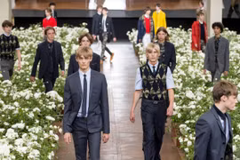 Dior Homme Xuân Hè 2016: Sự tương phản đầy mê hoặc