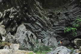 Hang Tiên là một hang sông thông với thung lũng Tú Làn ở Tân Hóa, nhưng các chuyên gia vẫn chưa biết ngách thông của nó nằm ở đâu. (Ảnh: Minh Đức/TTXVN)
