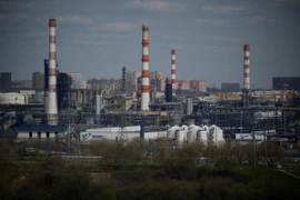 Một nhà máy lọc dầu ở ngoại ô Moskva, Nga. (Ảnh: AFP/TTXVN)