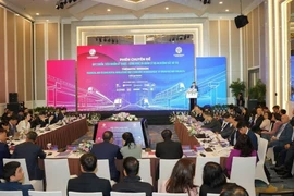 Hội thảo chuyên đề “Quy chuẩn, tiêu chuẩn kỹ thuật-công nghệ và quản lý dự án đường sắt đô thị” do thành phố Hà Nội và Thành phố Hồ Chí Minh tổ chức. (Ảnh: TTXVN phát)
