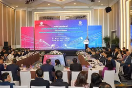 Hội thảo chuyên đề “Quy chuẩn, tiêu chuẩn kỹ thuật-công nghệ và quản lý dự án đường sắt đô thị” do thành phố Hà Nội và Thành phố Hồ Chí Minh tổ chức. (Ảnh: TTXVN phát)
